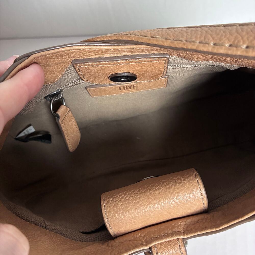 Vintage Frye Tan Pebbled Leather Studded Stitch Hobo Crossbody Bag Dust Bag Y2K - Picture 15 of 16
